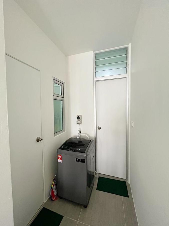Aina Staycation, Metrocity كوشنج المظهر الخارجي الصورة
